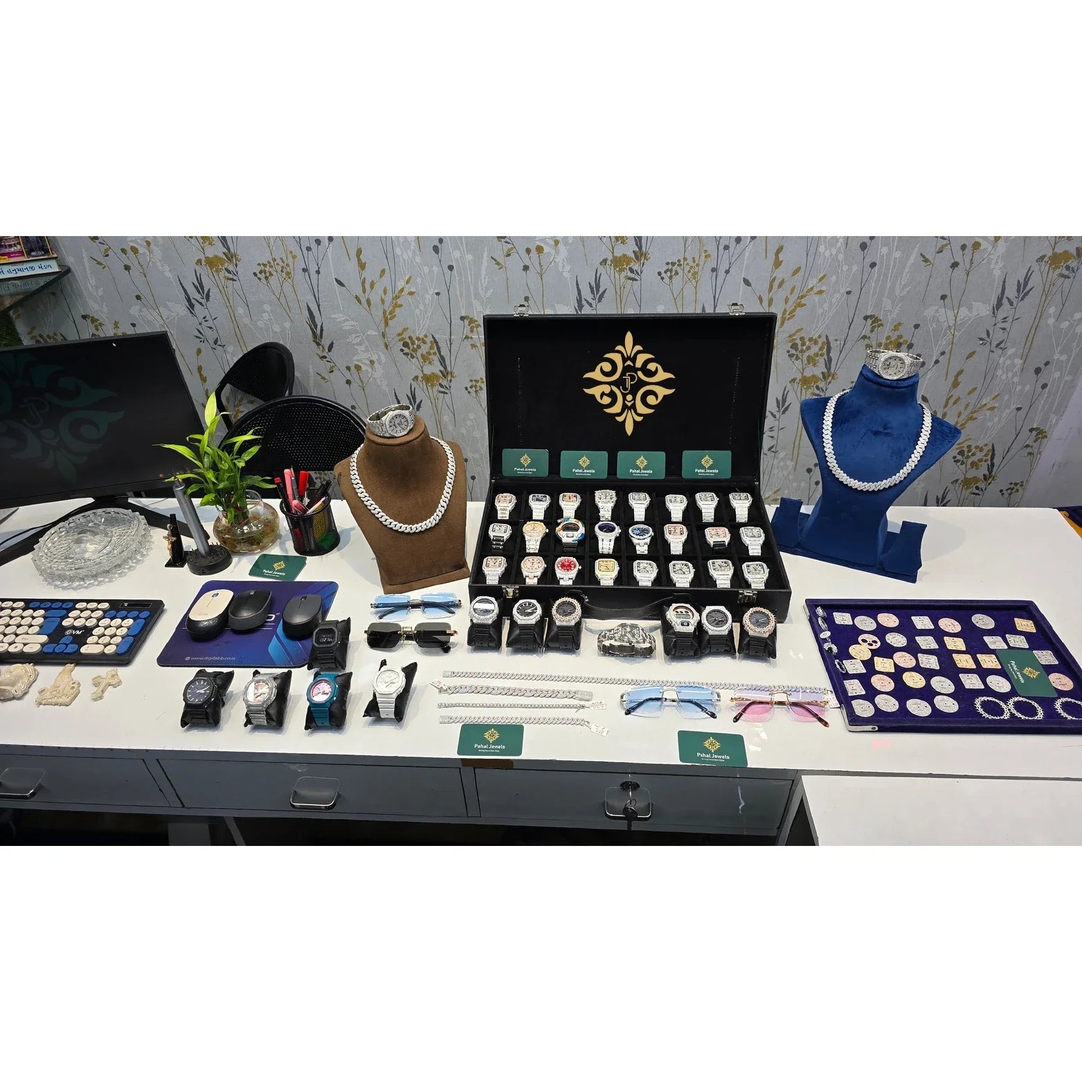 Watches & Jewelries - Family Hub